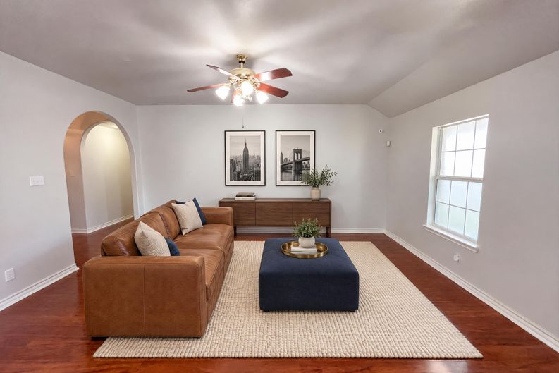Photo 8 of 22 of 2106 Geneva St, Castroville, TX