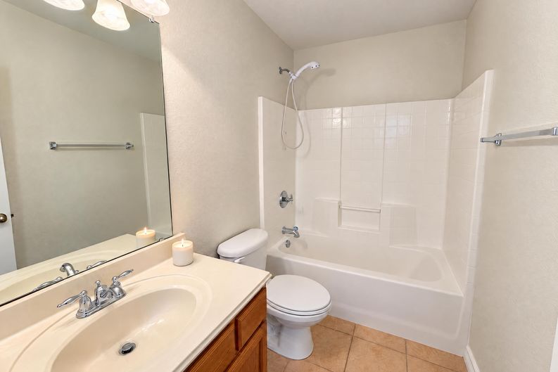 Photo 14 of 23 of 1476 Park Crest Dr, Crowley, TX