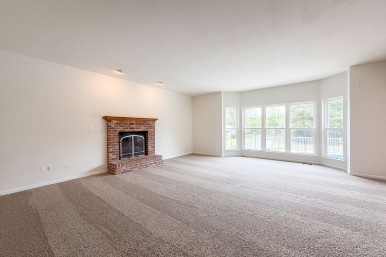 Photo 3 of 24 of 10107 Manassas Dr, Festus, MO
