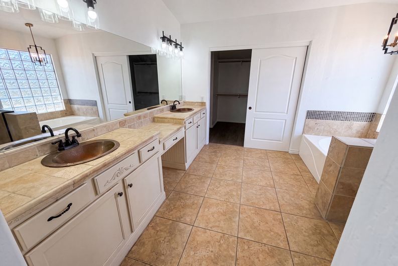 Photo 17 of 35 of 17645 W Hale Bopp Dr, Goodyear, AZ