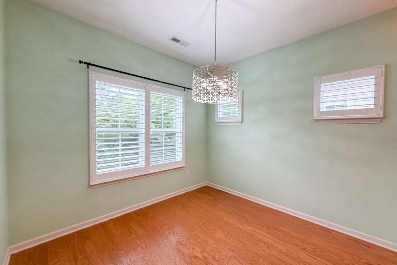 Photo 6 of 15 of 2530 Walpole Ln, Columbia, TN