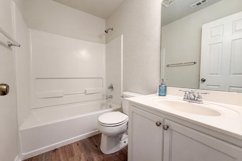 Photo 13 of 17 of 5708 Maxfli Dr, Schertz, TX