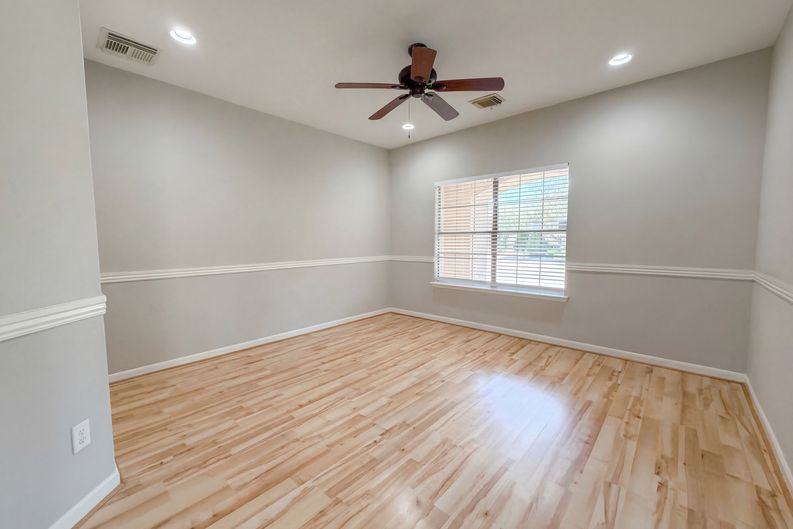 Photo 11 of 19 of 19822 Rippling Brook Ln, Tomball, TX