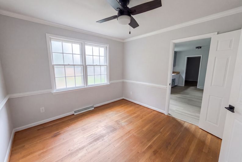 Photo 7 of 16 of 1016 Forestview Dr, Colonial Heights, VA
