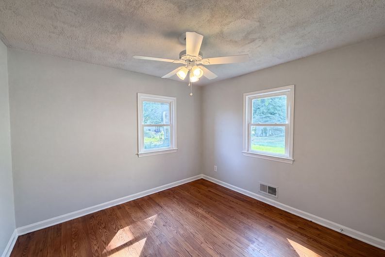 Photo 9 of 22 of 4313 Urn St, Capitol Heights, MD