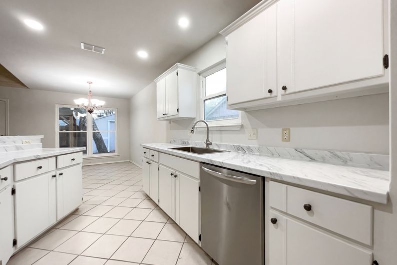 Photo 8 of 16 of 2175 Timberleaf Cir, Ingleside, TX