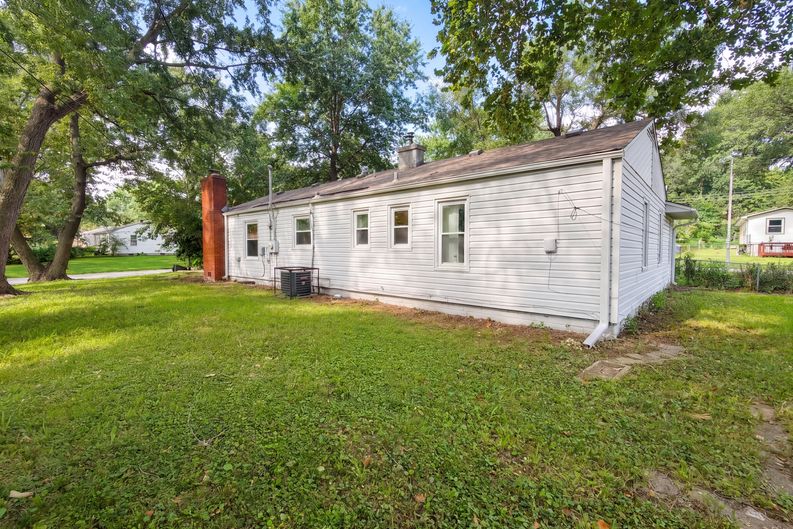 Photo 19 of 22 of 11121 Herrick Ave, Kansas City, MO
