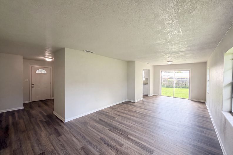 Photo 3 of 19 of 4918 Denise Ave, Lakeland, FL