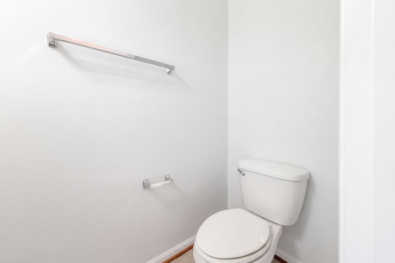 Photo 10 of 25 of 15613 John Diskin Cir, Woodbridge, VA