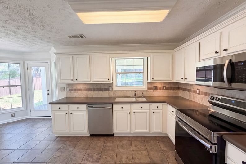 Photo 13 of 25 of 3099 Brooksong Way, Dacula, GA