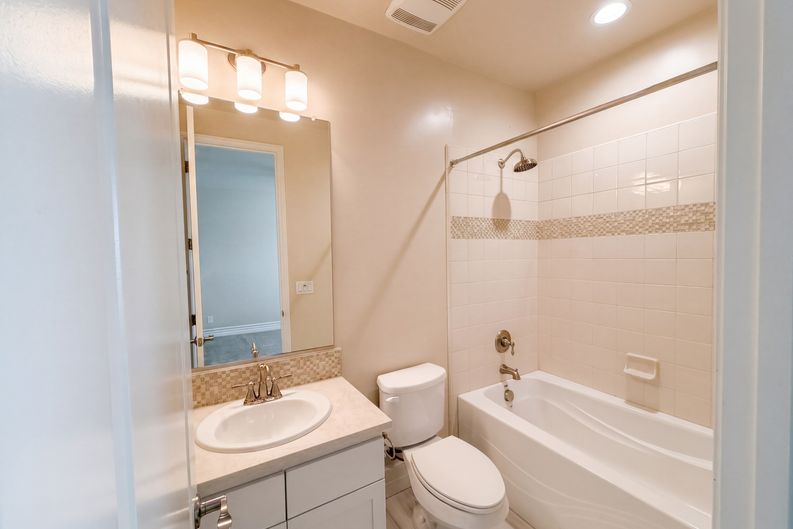 Photo 29 of 36 of 5601 Lakepointe Dr, Rocklin, CA