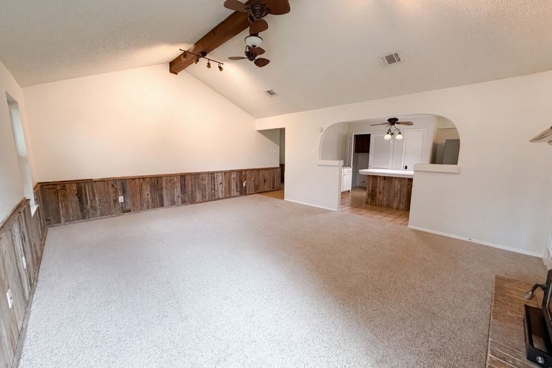Photo 7 of 16 of 208 Dakota Dr, Hewitt, TX