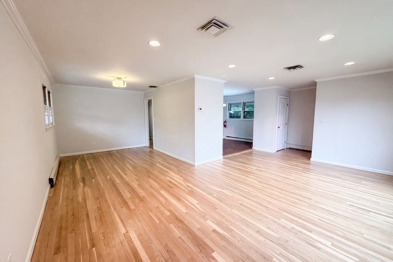 Photo 6 of 23 of 35 Dapp Ct, Elmwood Park, NJ