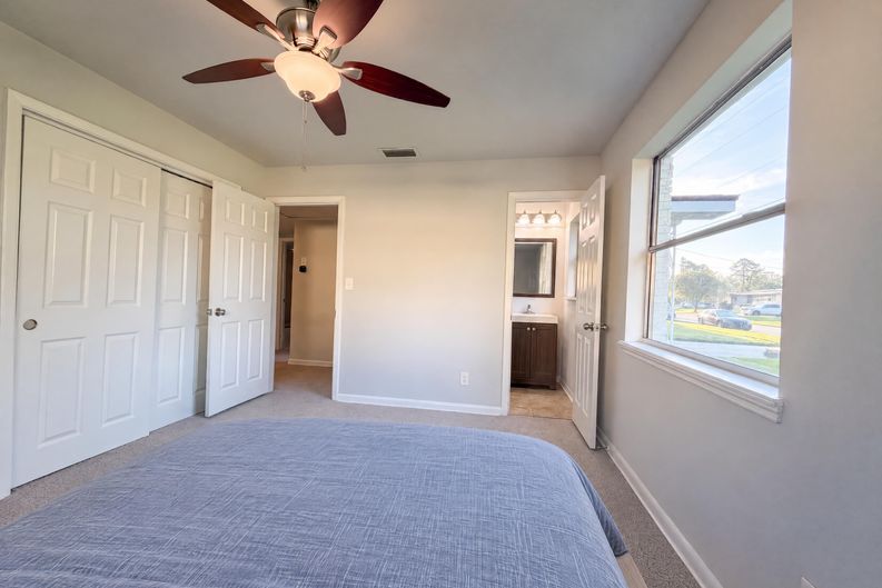 Photo 4 of 26 of 6535 Lou Dr N, Jacksonville, FL