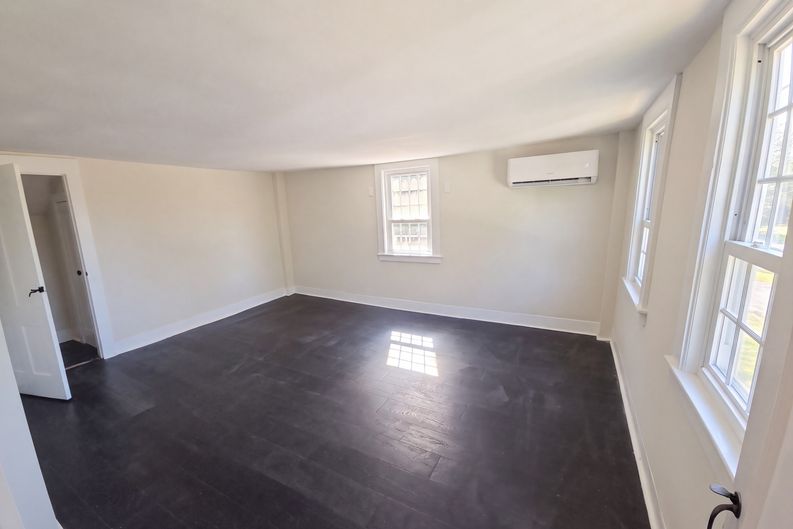Photo 10 of 19 of 1026 Forbes St, East Hartford, CT