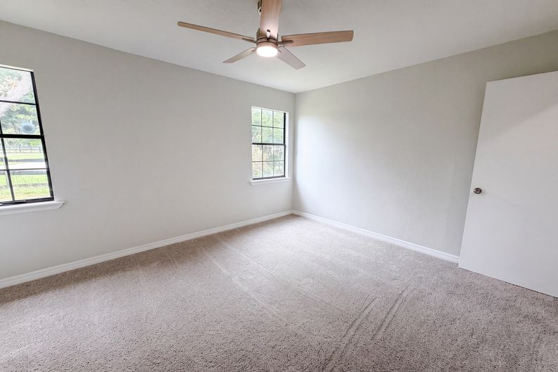 Photo 22 of 53 of 5082 SW 31st St, Ocala, FL