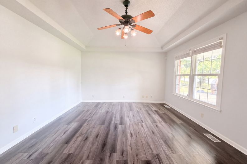 Photo 5 of 18 of 1227 Crystal Dr, Clarksville, TN
