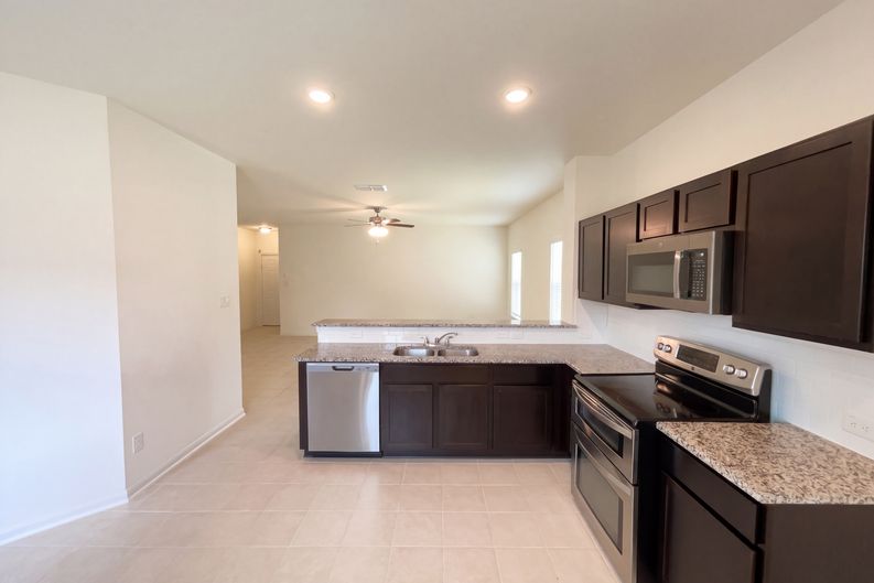 Photo 6 of 20 of 2838 Davis Trce, San Antonio, TX