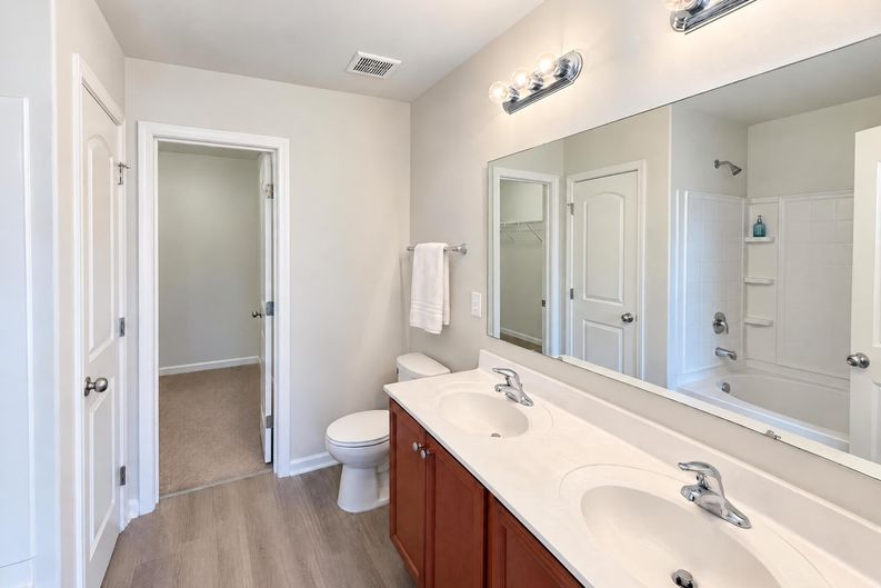 Photo 11 of 25 of 104 Langhorne Dr, Mount Holly, NC