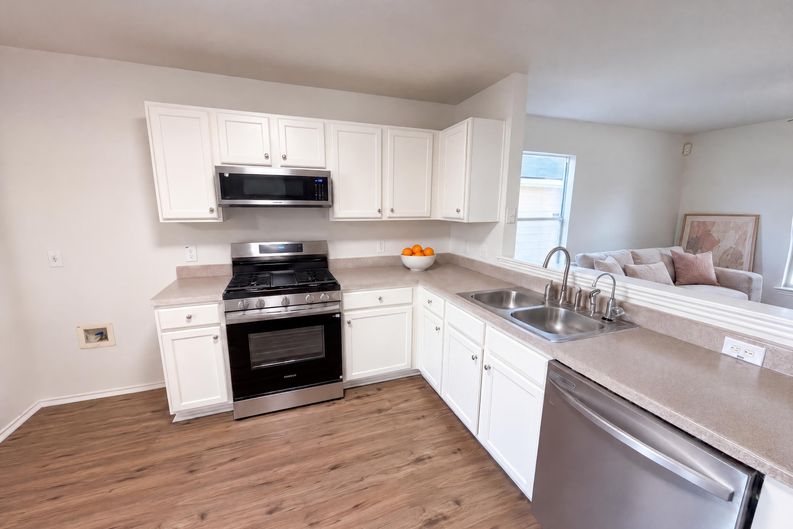 Photo 9 of 29 of 11521 Melstone Dr, Manor, TX