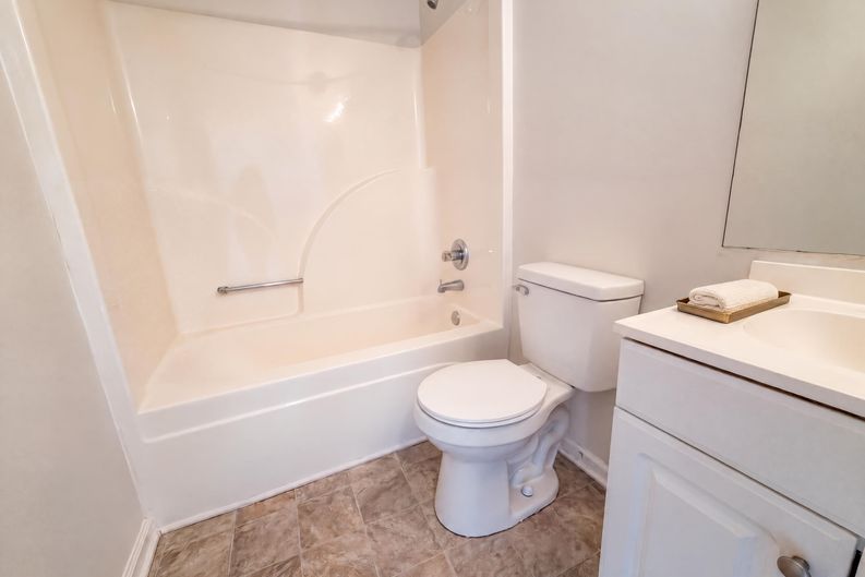 Photo 15 of 23 of 4131 Ravenwood Ct, Union City, GA