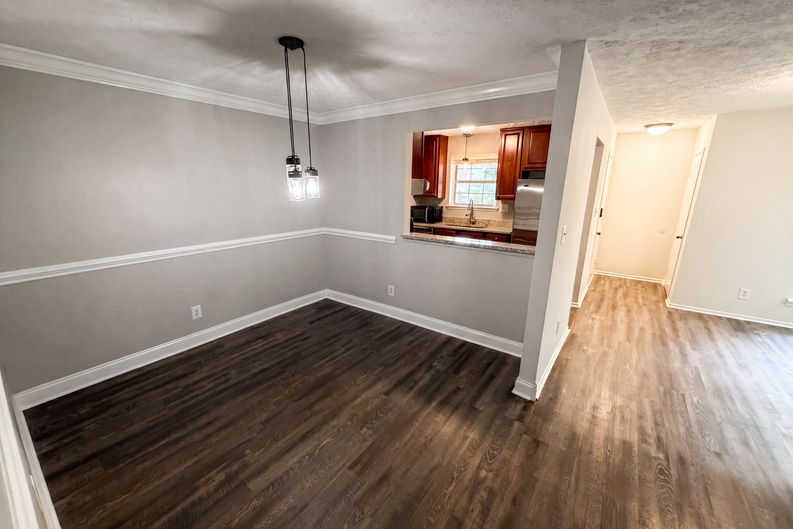 Photo 7 of 18 of 6818 Glenridge Dr, Atlanta, GA