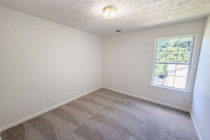 Photo 12 of 25 of 3582 Coveside Ct, Loganville, GA