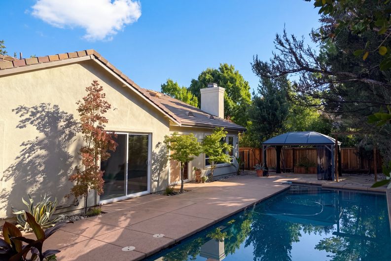 Photo 5 of 51 of 1401 Grey Owl Cir, Roseville, CA
