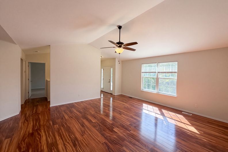 Photo 6 of 23 of 897 Stone Gate Dr, De Soto, MO