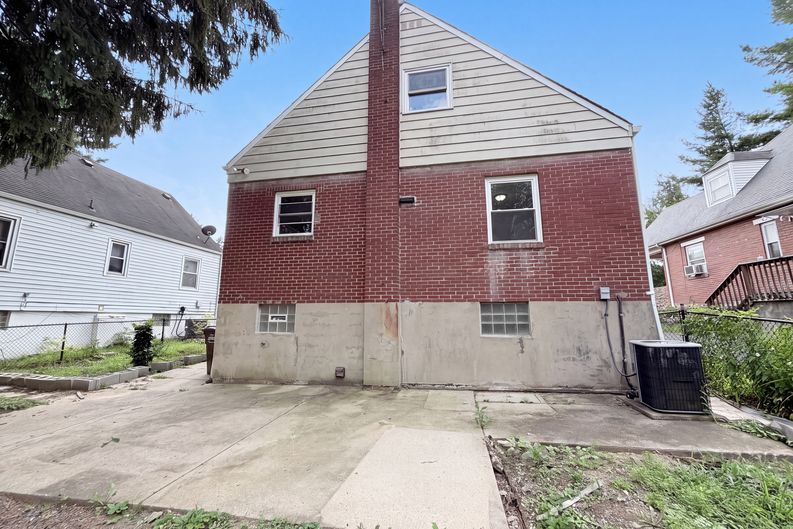 Photo 5 of 24 of 6418 Savannah Ave, Cincinnati, OH