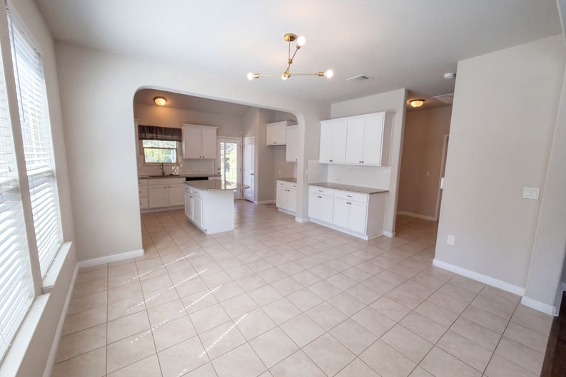 Photo 9 of 26 of 11106 Bruneau Trl, Austin, TX