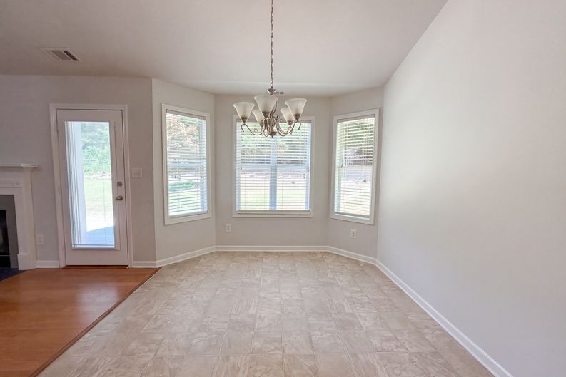 Photo 5 of 18 of 211 Logan Creek Ln, Dallas, GA