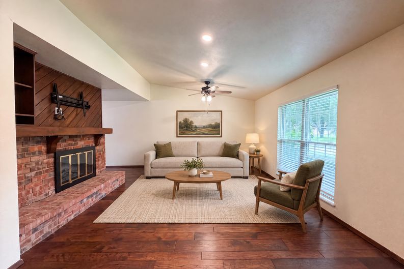 Photo 9 of 28 of 530 Shadowcrest Ln, Coppell, TX