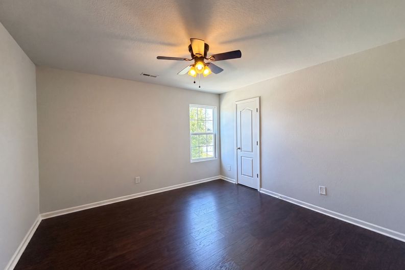 Photo 10 of 17 of 4034 Rosfield Dr, Charlotte, NC