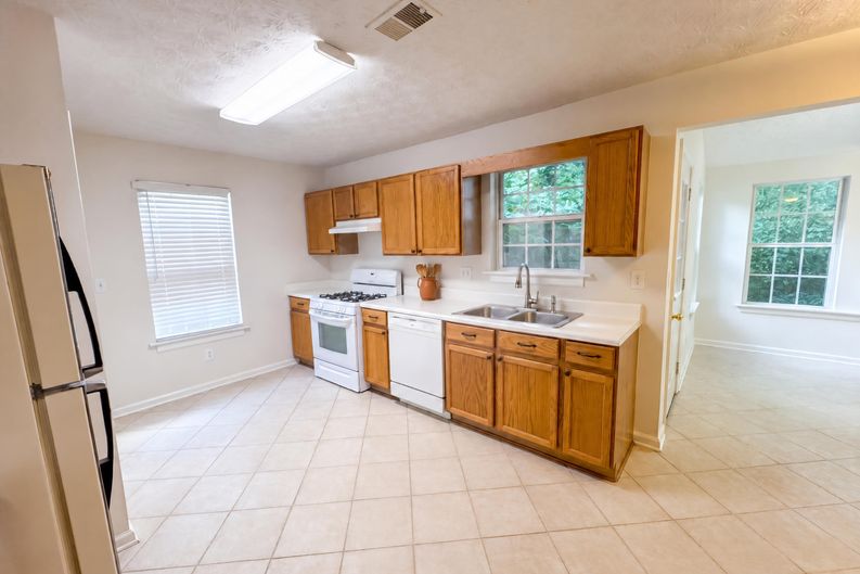 Photo 22 of 60 of 2492 Halcyon Way, Lawrenceville, GA