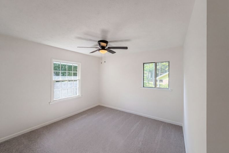 Photo 8 of 16 of 1010 Buckhurst Dr, Atlanta, GA