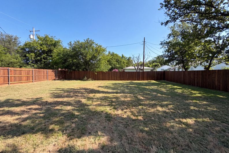 Photo 18 of 19 of 502 Jennings St, Nocona, TX