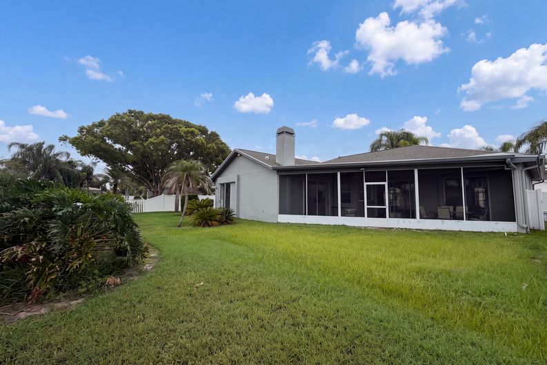 Photo 5 of 28 of 12919 Prestwick Dr, Riverview, FL