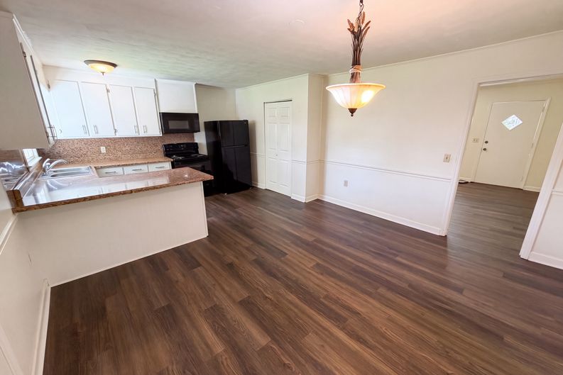 Photo 6 of 23 of 5100 Robinwood Dr, Charlotte, NC