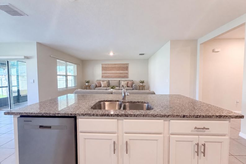 Photo 8 of 25 of 2112 Elio Ridge Dr, Zellwood, FL