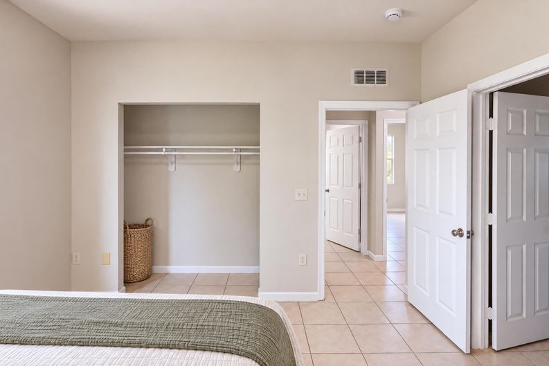 Photo 4 of 15 of 1295 N Railroad Ave, Boynton Beach, FL