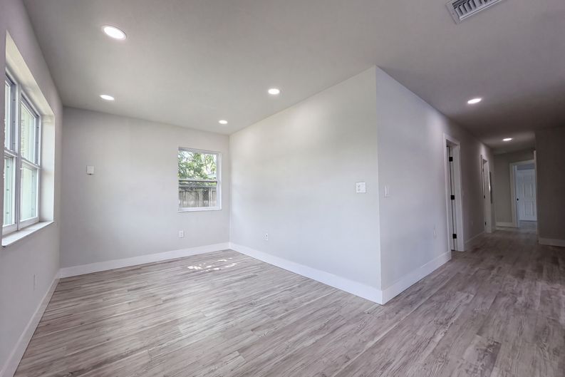 Photo 10 of 23 of 1320 NW 15th St, Homestead, FL
