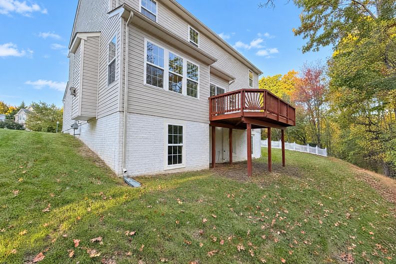 Photo 5 of 60 of 12001 Vantage Point Ct, Bristow, VA