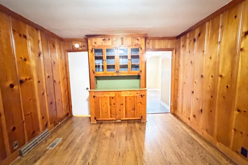 Photo 6 of 22 of 1223 Beverly Hills Dr, Clarksville, TN