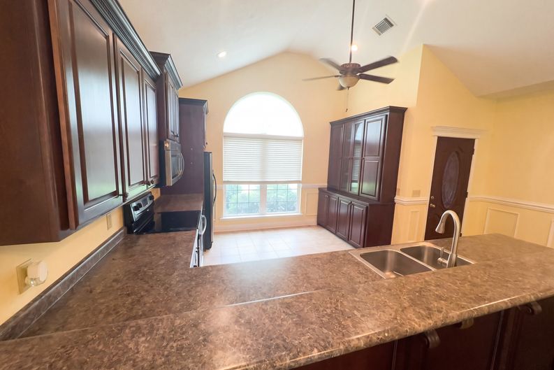 Photo 4 of 20 of 109 Corene Ave, Glennville, GA