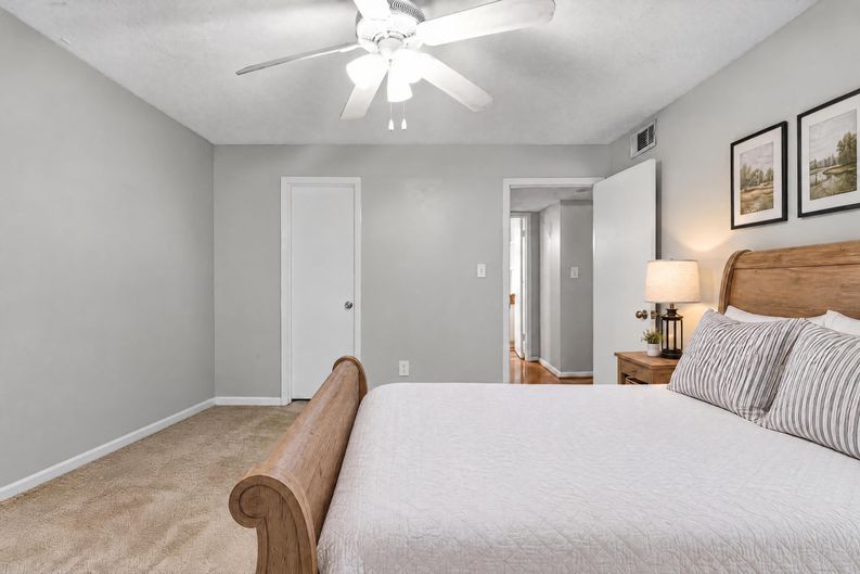 Photo 22 of 30 of 5145 Roswell Rd, Sandy Springs, GA