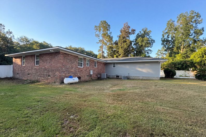 Photo 23 of 26 of 1625 Windsor Dr, Waycross, GA