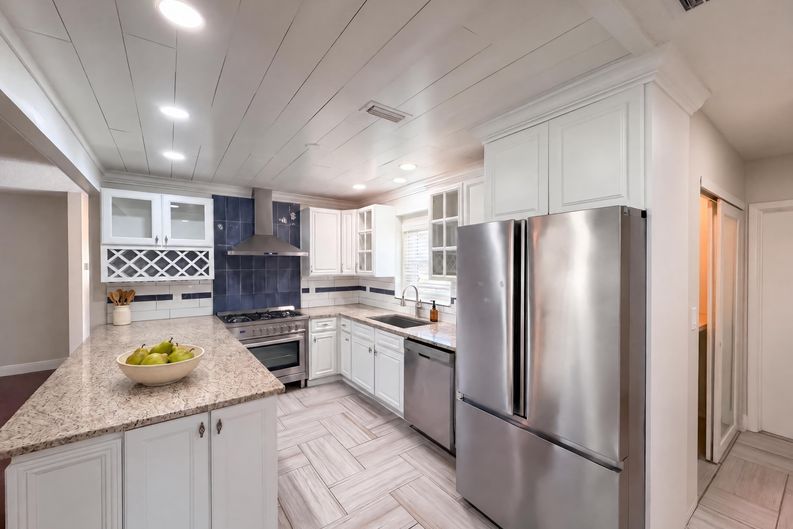 Photo 6 of 18 of 2645 Roy Hanna Dr S, Saint Petersburg, FL