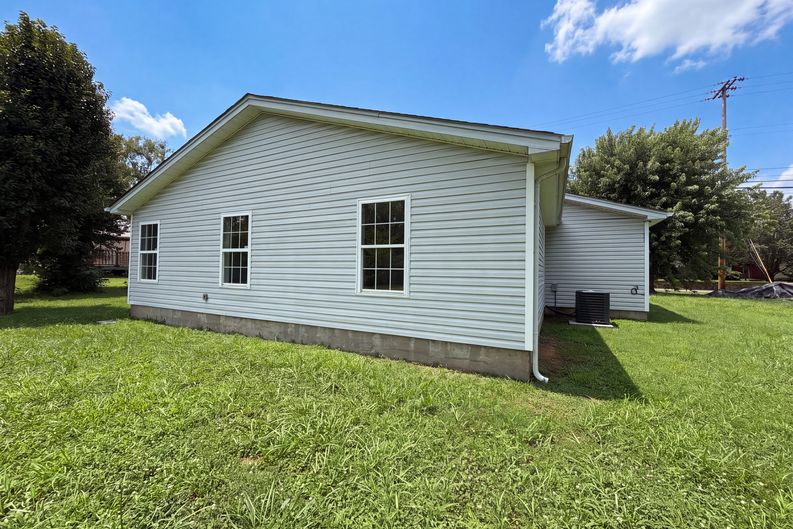 Photo 18 of 20 of 499 Holland Ridge Dr, La Vergne, TN