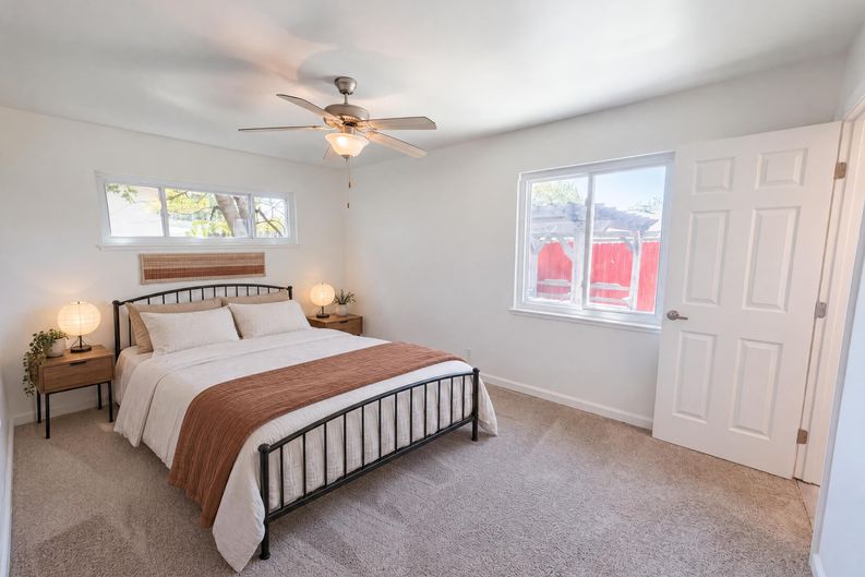 Photo 4 of 18 of 5208 Fernwood Way, Sacramento, CA
